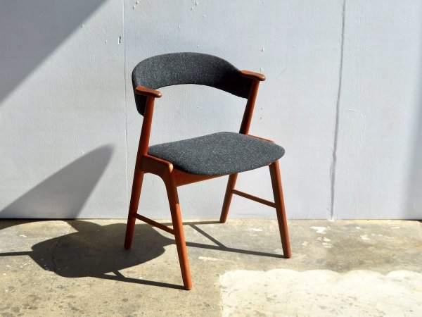 Chair (1) / No 32