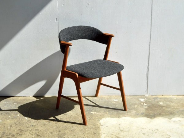 Chair (3) / No 32