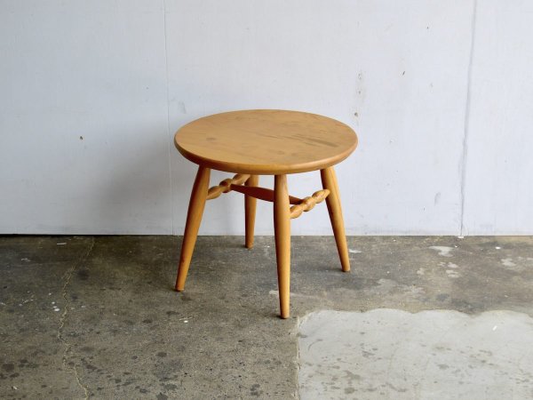 Table / Erik Hoglund