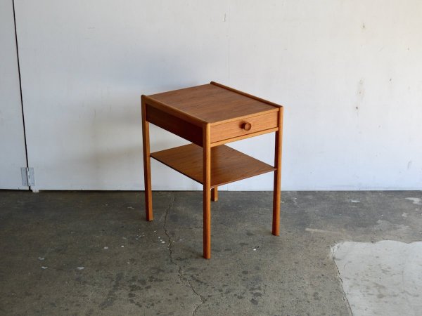 Side Table (70)