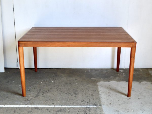 Dining Table / H.W.KLEIN