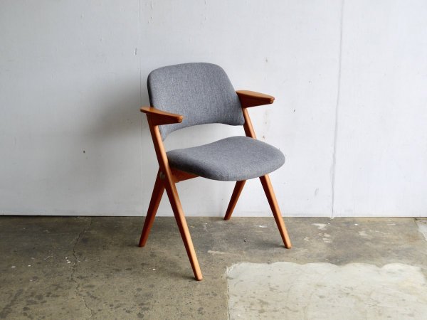 Chair (2) / Trive