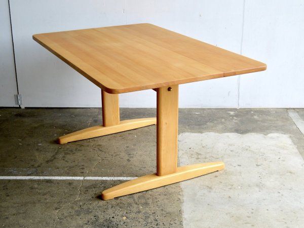 Dining Table / Cm Madsen