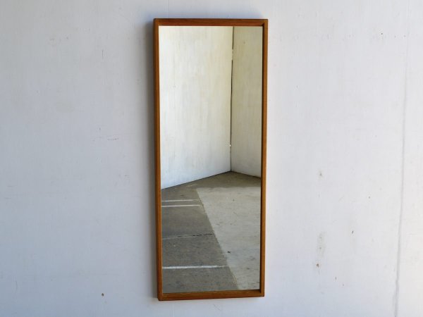 Mirror (48) / Aksel Kjersgaad