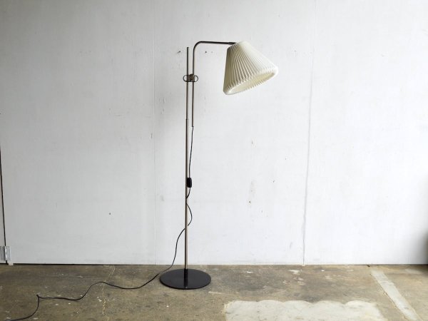 Floor Lamp (81) / Le Klint( Model321)