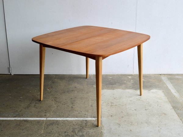 Dining Table (100)