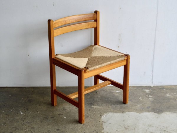 Chair (9) / Assebo
