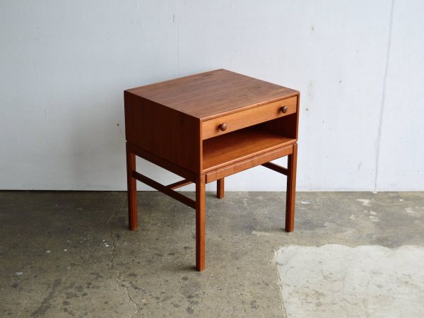 Side Table (89) /CASINO