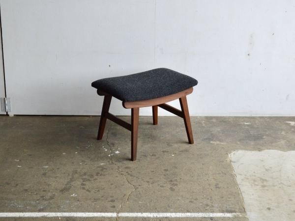 Stool (116)