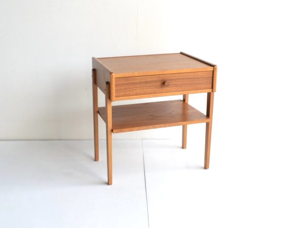 Side table (117)
