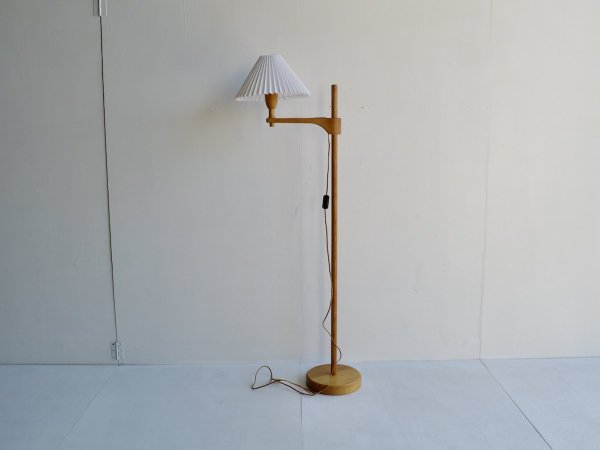 Floor Lamp (103) / Carl Malmsten