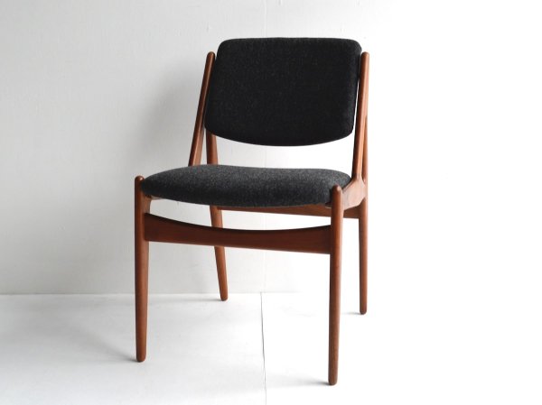 Chair (2) / Ella꡼