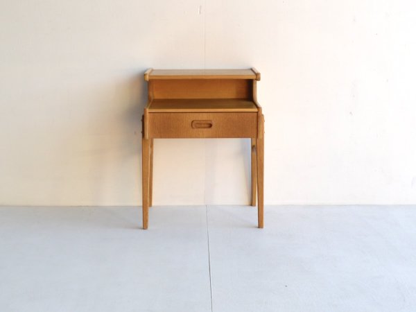Side Table (130)