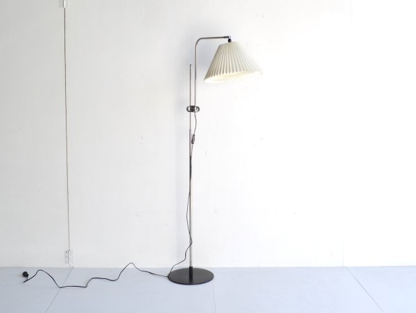 Floor Lamp (119) / Le Klint (Model 321)