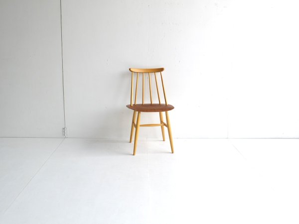 Chair (3) / Fanett