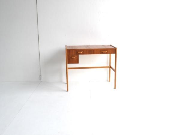 Desk (9)