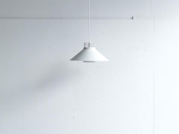 Pendant Lamp (461) / Model 890