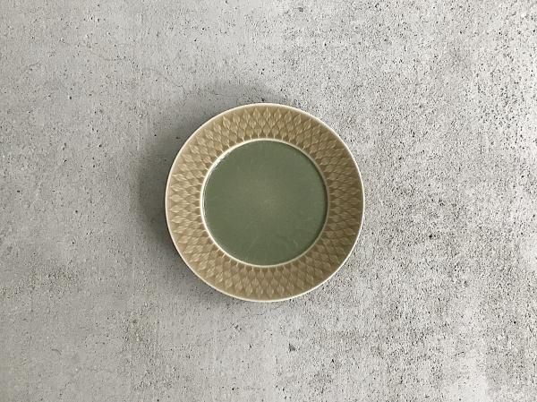 Plate ( 2 )  /  Relief