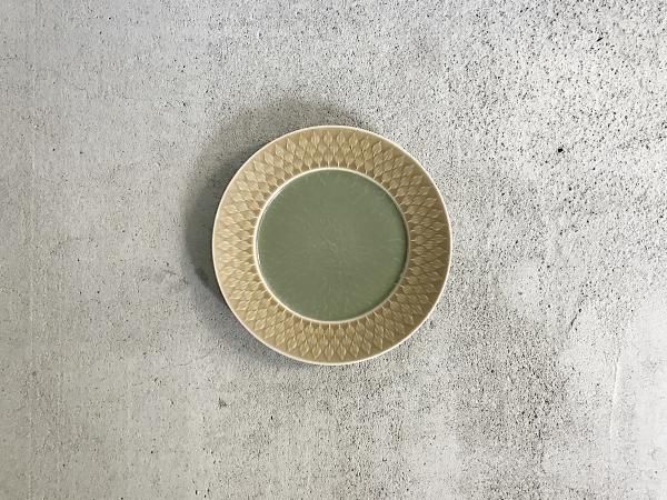 Plate ( 4 )  /  Relief