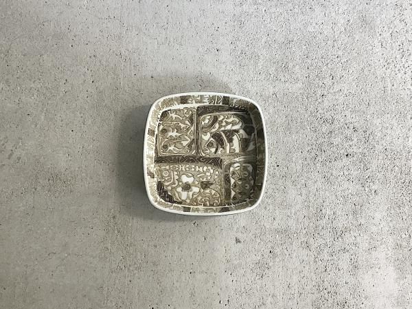 Square Plate  /  Baca
