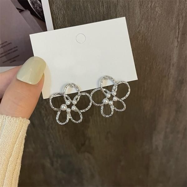 即納】[4Color] 鈴の花ピアス 両耳用 フラワーピアス 韓国