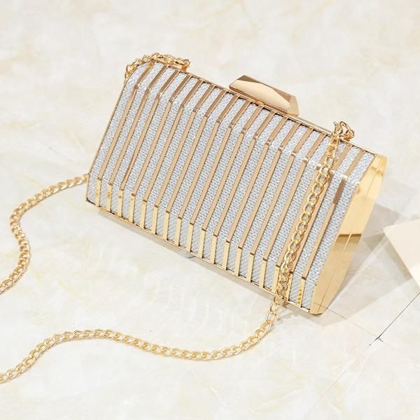 フェラガモゴールドメタル付きパーティーバッグ フェラガモゴールドメタル付きパーティーバッグ フェラガモゴールド