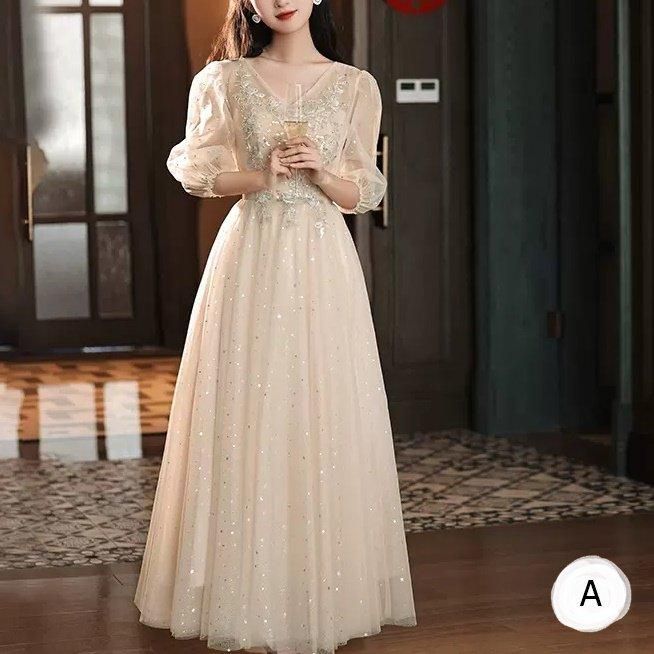 全面にお花のデザインが施されたゴージャスなパフスリーブドレス ドレス 花柄 刺繍 Aライン ロング丈 スクエアネック オフ