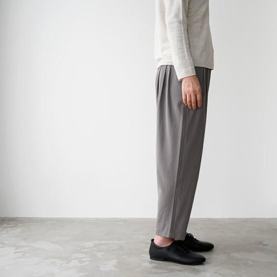 美品★evam eva★24SS コットンタックパンツ テーパード E201T011) / evam eva(エヴァムエヴァ) / cotton double tuckPT