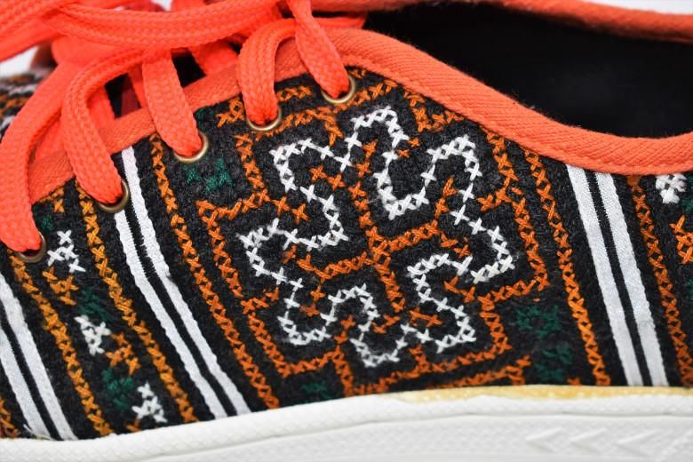 ★モン族★古布コットン刺繍ラグ★スパンコール★79×72★ モン族古布/刺繍バック | Ethnic Beauty