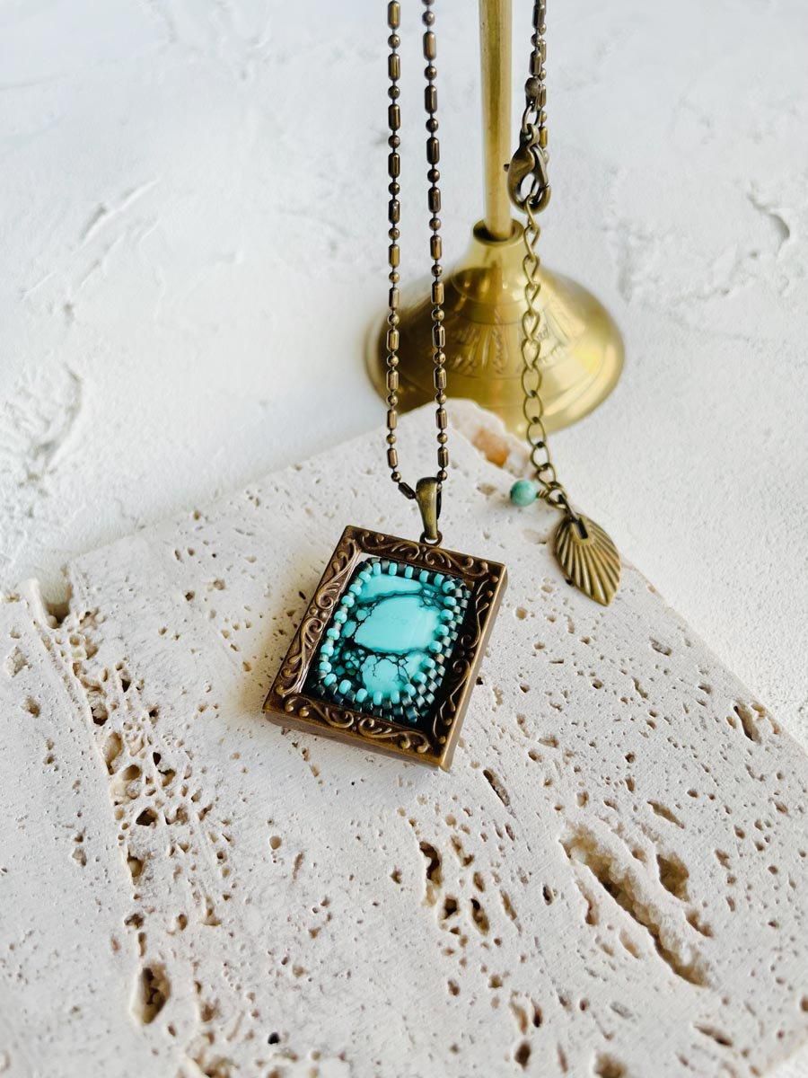 ターコイズ スクエア ネックレス 、ターコイズ ビーズ フレーミング