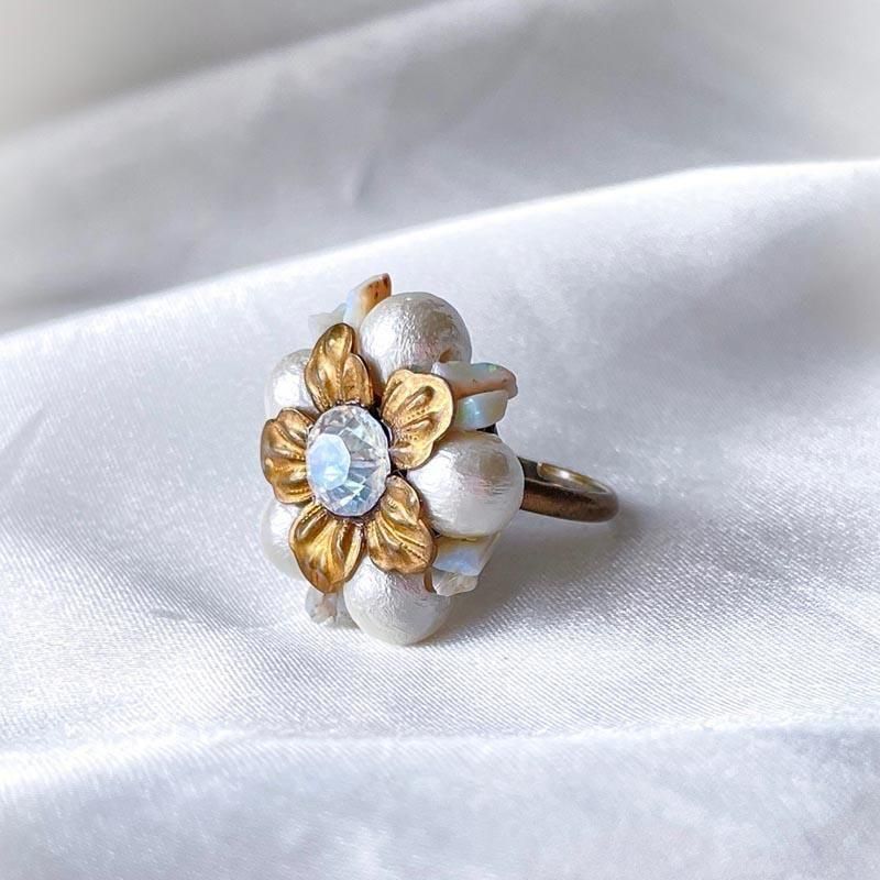 ヴィンテージ フラワーリング コットンパール 花 アクセサリー ボリュームリング 指輪 大粒 ビジューリング 大ぶり 贈り物 ギフト 通販 ハンドメイドパールアクセサリージュエリーのbijouyasuko