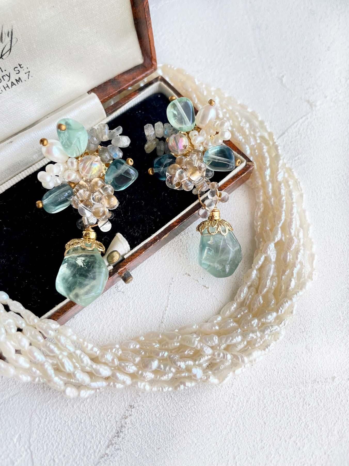 BIZOUX オパール風ピアス ダークグリーン BIZOUX オパール風ピアス ダークグリーン