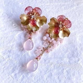 フラワー(花) モチーフから選ぶ大人シックな天然石アクセサリー フラワー(花) モチーフから選ぶ大人シックな天然石アクセサリー