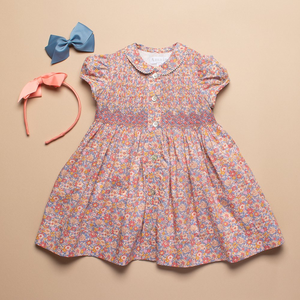 <img class='new_mark_img1' src='https://img.shop-pro.jp/img/new/icons20.gif' style='border:none;display:inline;margin:0px;padding:0px;width:auto;' />【SALE 20%OFF】Amaia Kids - Jujube new dress - Liberty Peach/Coral アマイアキッズ - リバティプリントスモッキング刺繍ワンピース