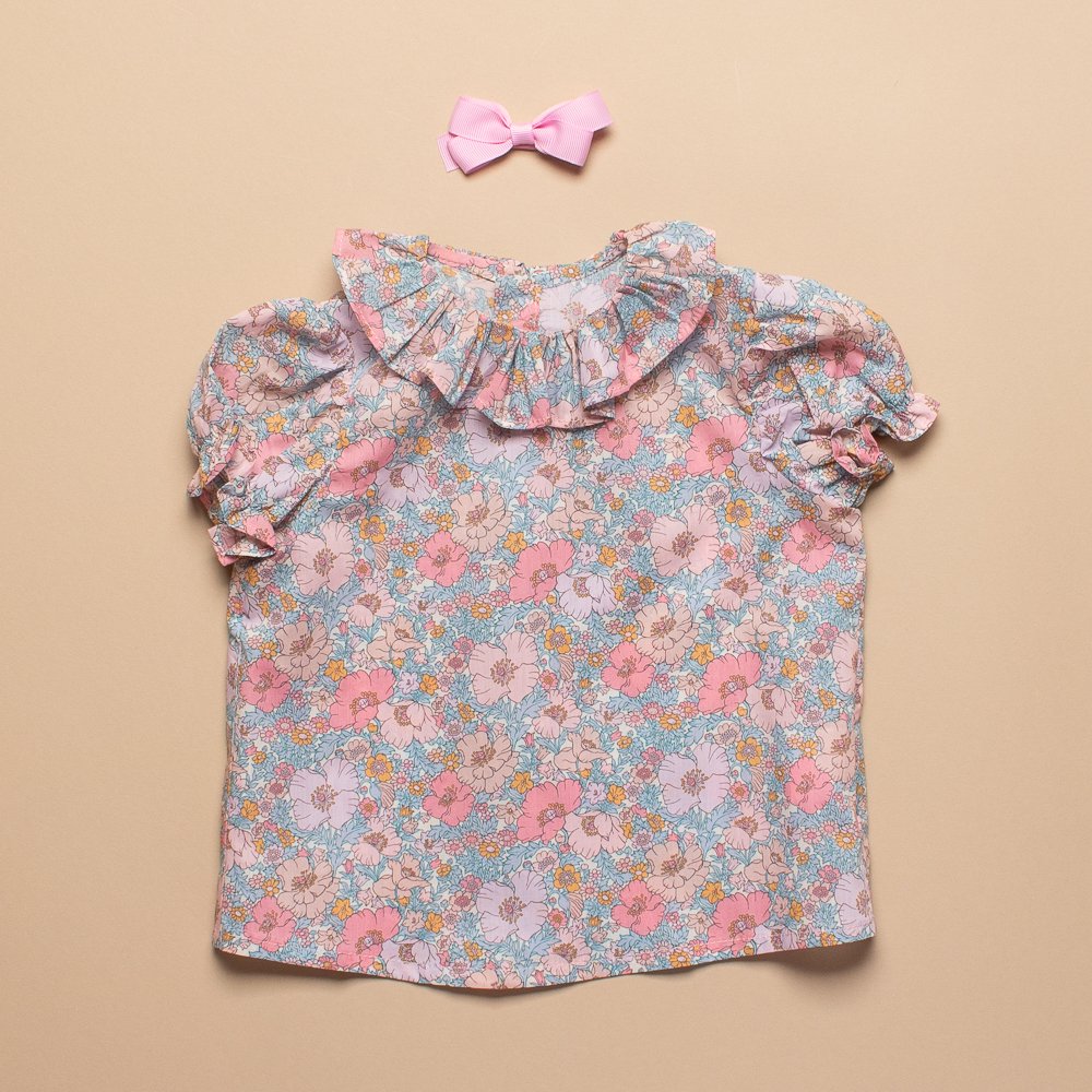 <img class='new_mark_img1' src='https://img.shop-pro.jp/img/new/icons14.gif' style='border:none;display:inline;margin:0px;padding:0px;width:auto;' />Amaia Kids - Amelia blouse - Liberty Pink/Blue アマイアキッズ - リバティプリントブラウス