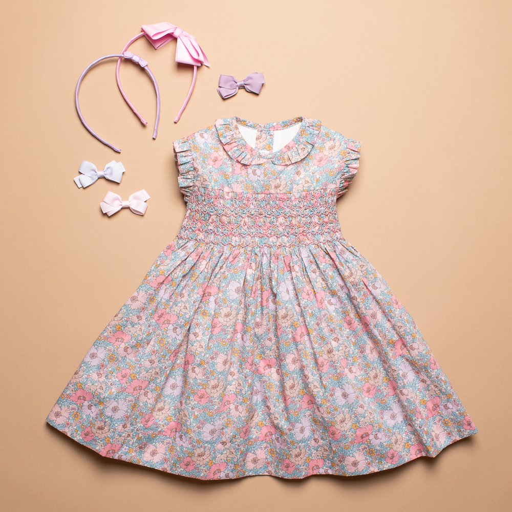 <img class='new_mark_img1' src='https://img.shop-pro.jp/img/new/icons14.gif' style='border:none;display:inline;margin:0px;padding:0px;width:auto;' />Amaia Kids - Salome dress - Liberty Pink/Blue アマイアキッズ - リバティプリントスモッキング刺繍ワンピース