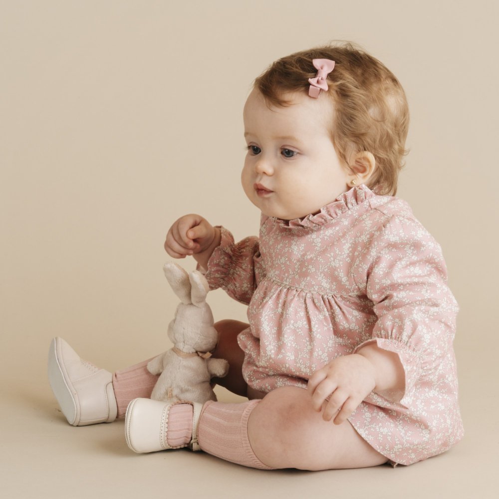 <img class='new_mark_img1' src='https://img.shop-pro.jp/img/new/icons14.gif' style='border:none;display:inline;margin:0px;padding:0px;width:auto;' />Amaia Kids - Vilette set - Pink floral アマイアキッズ - ベビーセットアップ