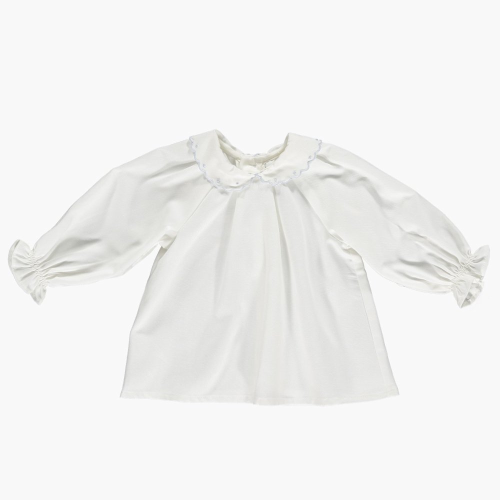 <img class='new_mark_img1' src='https://img.shop-pro.jp/img/new/icons14.gif' style='border:none;display:inline;margin:0px;padding:0px;width:auto;' />Amaia Kids - Brody blouse - Ivory blue アマイアキッズ - 襟元刺繍入りブラウス