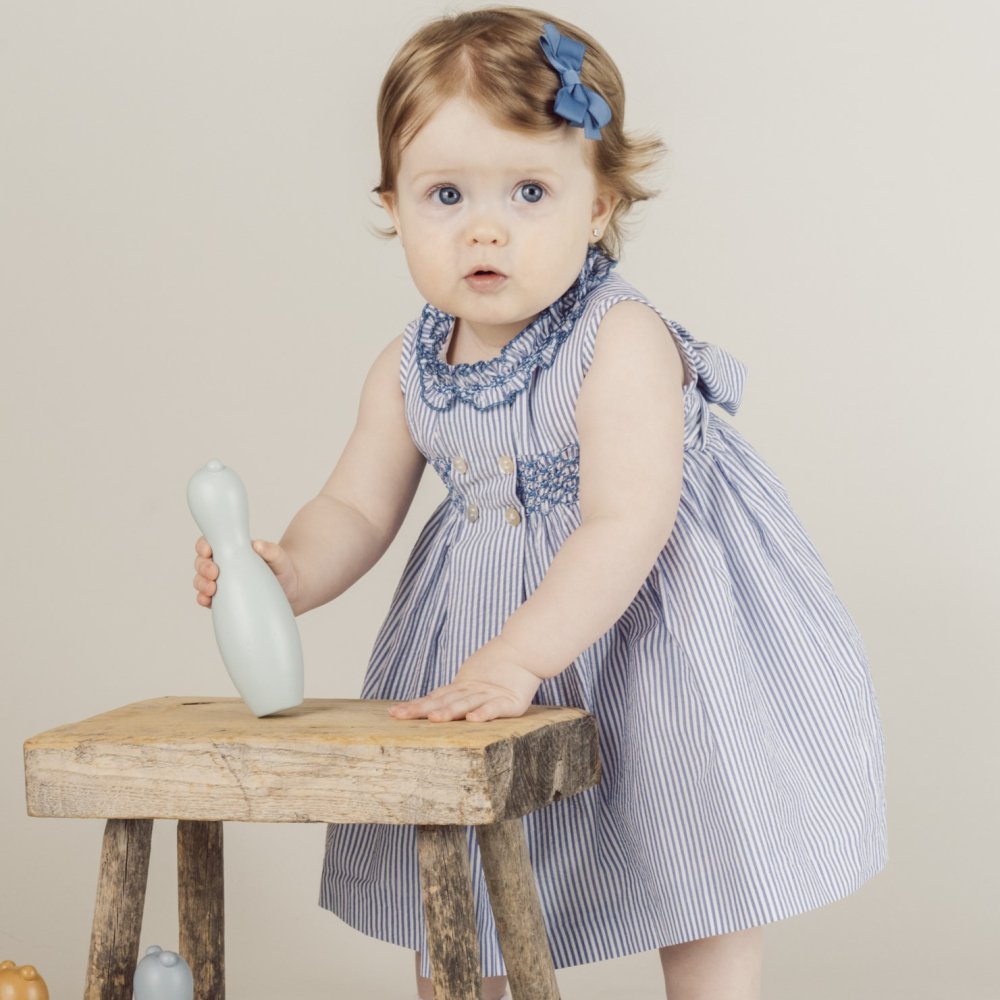 <img class='new_mark_img1' src='https://img.shop-pro.jp/img/new/icons14.gif' style='border:none;display:inline;margin:0px;padding:0px;width:auto;' />Amaia Kids - Allegra dress - Blue stripe アマイアキッズ - スモッキング刺繍ワンピース