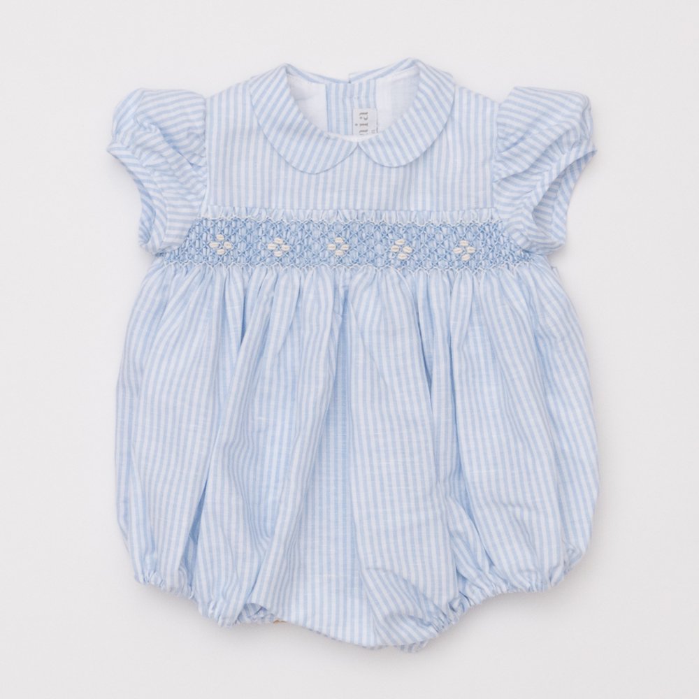 <img class='new_mark_img1' src='https://img.shop-pro.jp/img/new/icons14.gif' style='border:none;display:inline;margin:0px;padding:0px;width:auto;' />Amaia Kids - Tokyone romper - Baby blue stripe アマイアキッズ - スモッキング刺繍ロンパース
