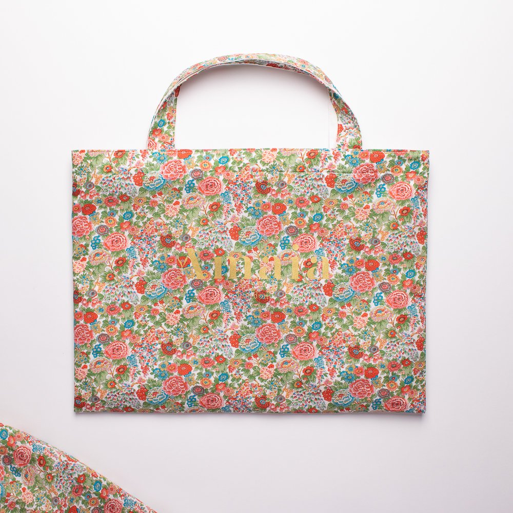 <img class='new_mark_img1' src='https://img.shop-pro.jp/img/new/icons14.gif' style='border:none;display:inline;margin:0px;padding:0px;width:auto;' />Amaia Kids - Liberty Red/Green bag アマイアキッズ - リバティプリントバッグ
