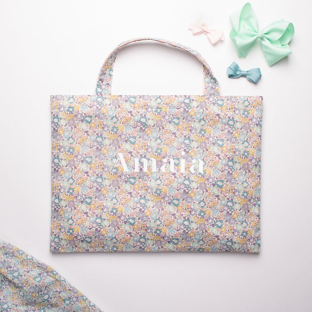 <img class='new_mark_img1' src='https://img.shop-pro.jp/img/new/icons14.gif' style='border:none;display:inline;margin:0px;padding:0px;width:auto;' />Amaia Kids - Liberty Aqua/Pink bag アマイアキッズ - リバティプリントバッグ