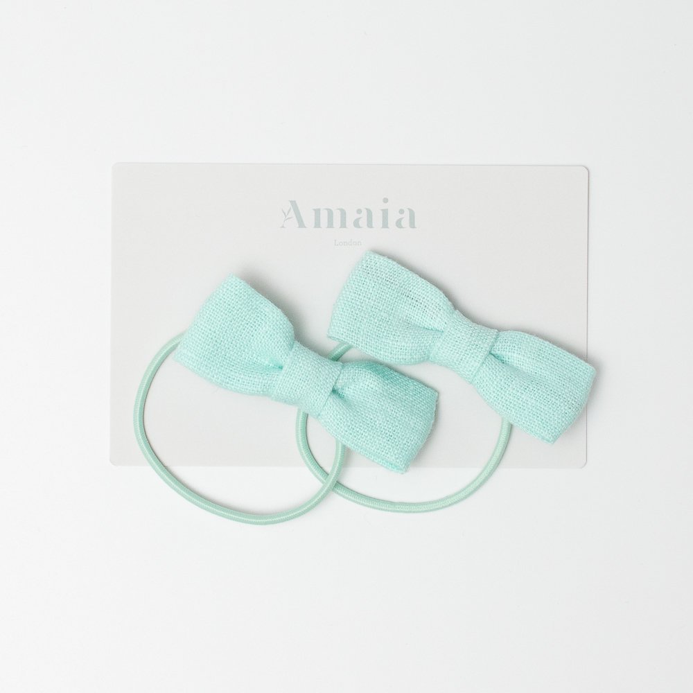 <img class='new_mark_img1' src='https://img.shop-pro.jp/img/new/icons14.gif' style='border:none;display:inline;margin:0px;padding:0px;width:auto;' />Amaia Kids - Linen Hair Bow ޥå - ͥǺܥإ2ĥåȡLagoon blue