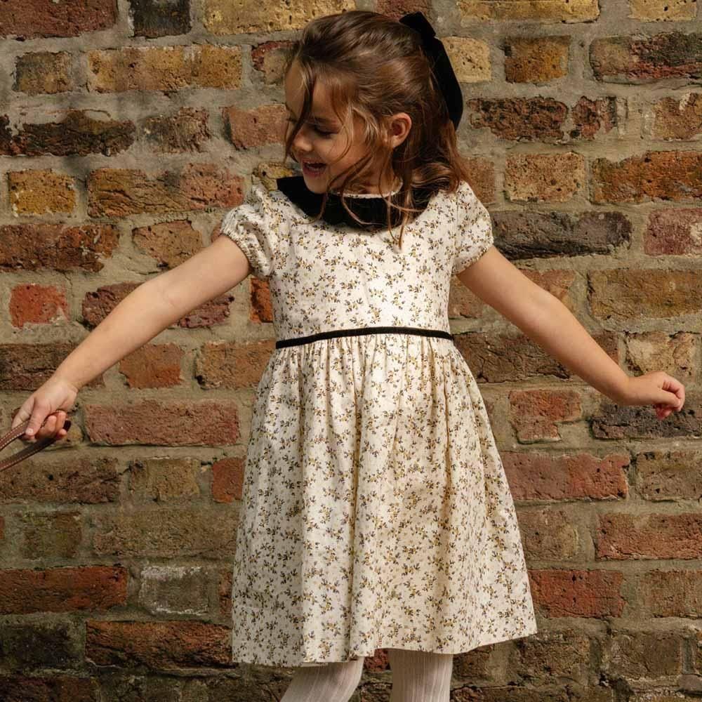 美品Amaia Kidsアマイアキッズ　ワンピース　8y 120 130 美品Amaia Kidsアマイアキッズ ワンピース 8y 120 130 Amaia