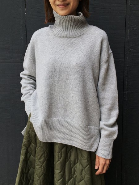 <img class='new_mark_img1' src='https://img.shop-pro.jp/img/new/icons24.gif' style='border:none;display:inline;margin:0px;padding:0px;width:auto;' />ADAWAS CASHMERE BLENDED HI-NECK P/O