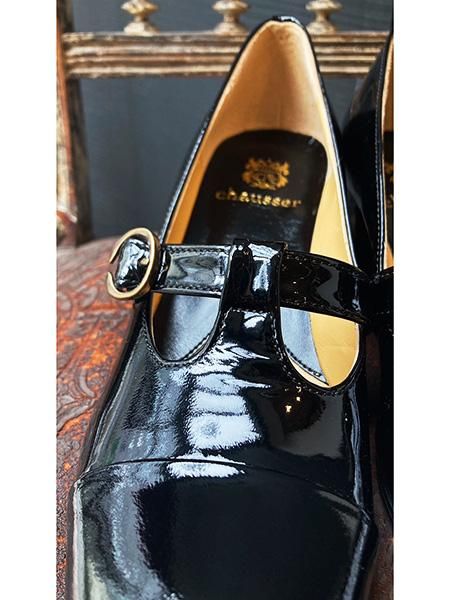 chausser / C-2233 / Tストラップエナメルパンプス