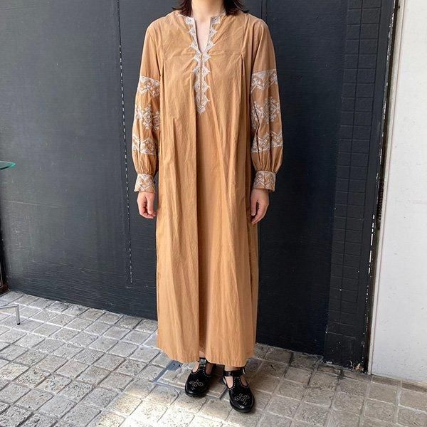 <img class='new_mark_img1' src='https://img.shop-pro.jp/img/new/icons24.gif' style='border:none;display:inline;margin:0px;padding:0px;width:auto;' />SALE30OFFne Quittez pas / 10482306/  POPLIN EMB LONG DRESS