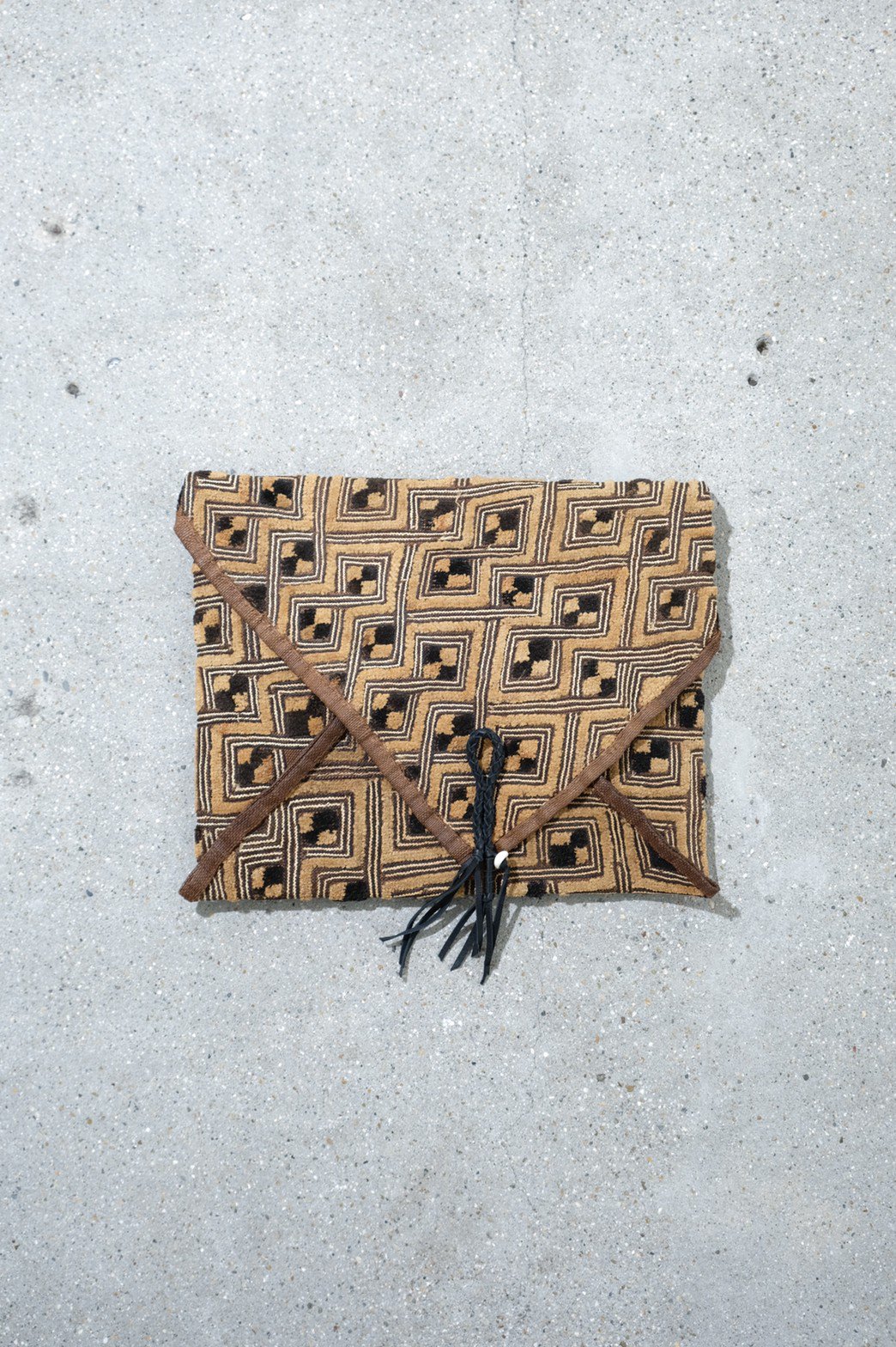 COUNTER POINT / KUBA BAG Fabric from Congo