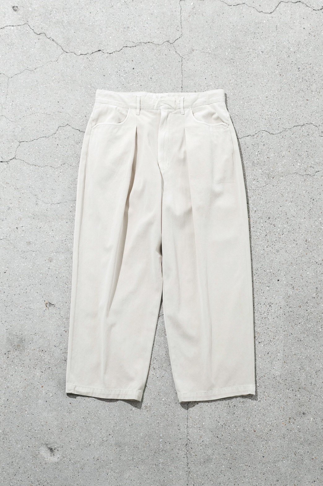 FARAH / One-tuck Wide Tapered Pants SAND BEIGE