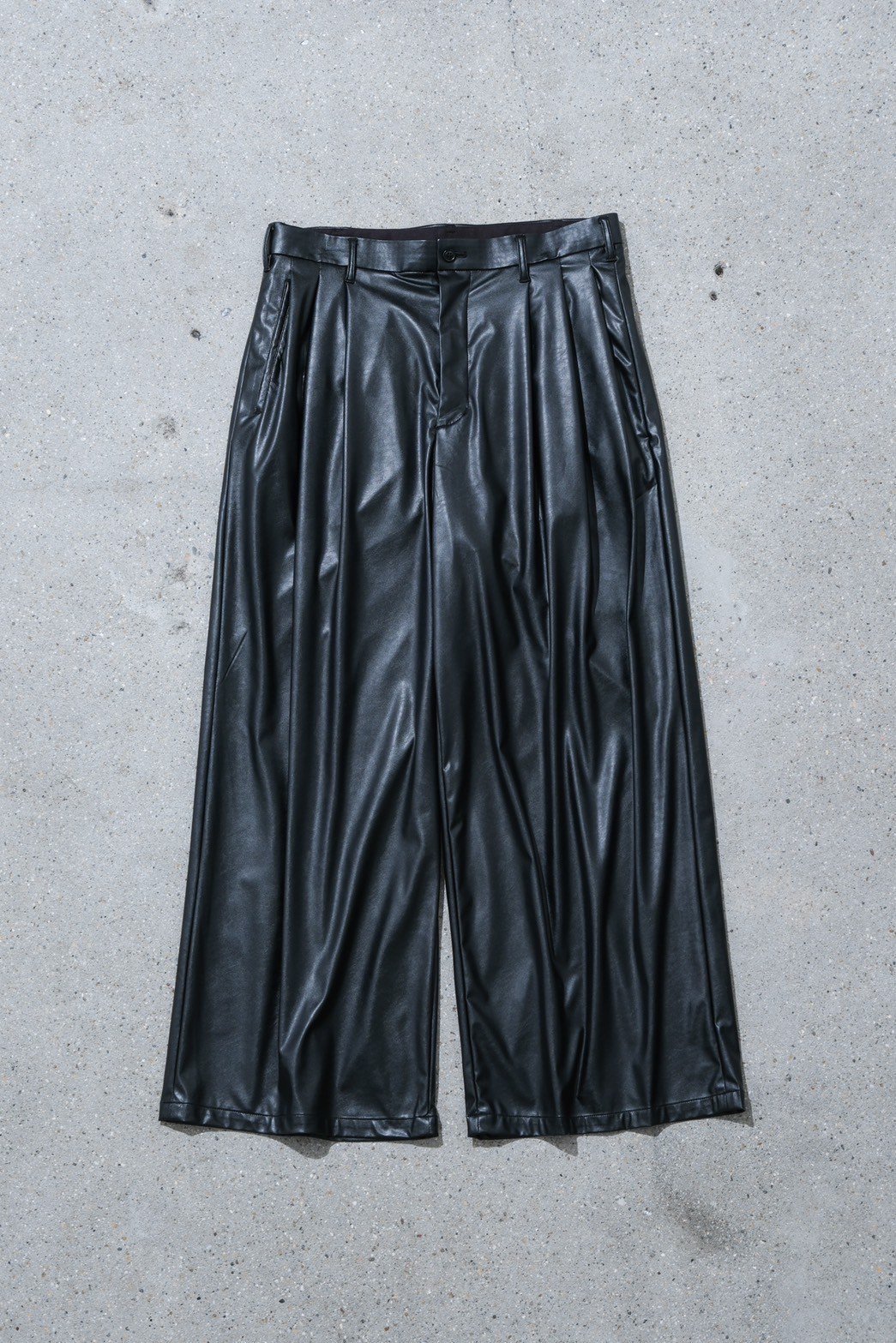 AiE / Tucked Wide Pant